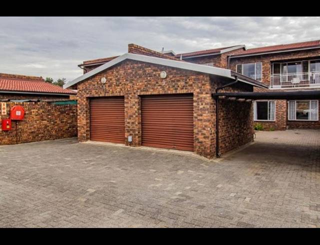 3 BEDROOM TOWNHOUSE FOR SALE IN BRACKENHURST